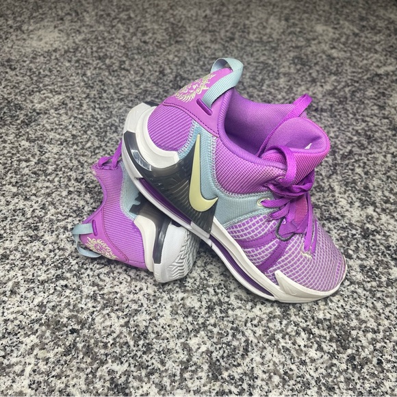 Nike LeBron Witness 7 Fuchsia Dream Purple Basketball DM1123-500 Men 8/Wmns 9.5 - Picture 1 of 9